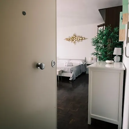 90 Upmurat Top Floor - City Center & Seaview *