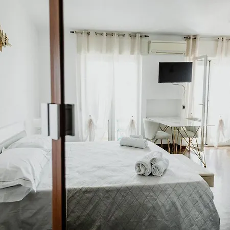 90 Upmurat Top Floor - City Center & Seaview Бари