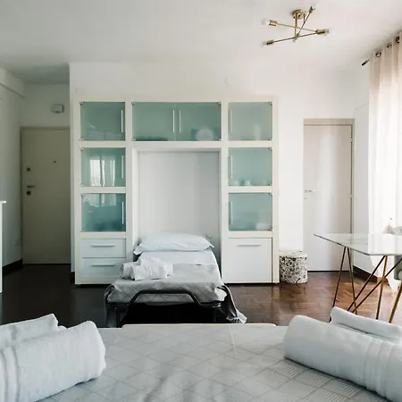 90 Upmurat Top Floor - City Center & Seaview Apartament