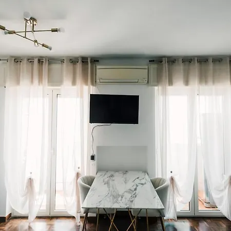Apartment 90 Upmurat Top Floor - City Center & Seaview Bari