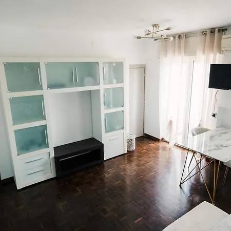 90 Upmurat Top Floor - City Center & Seaview דירה *