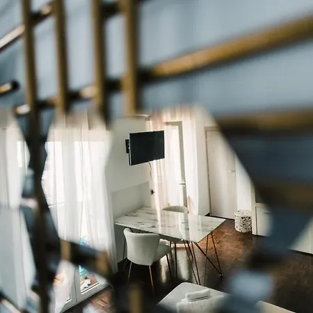 90 Upmurat Top Floor - City Center & Seaview *