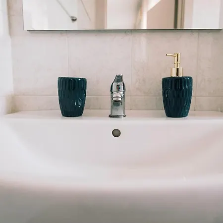 90 Upmurat Top Floor - City Center & Seaview *