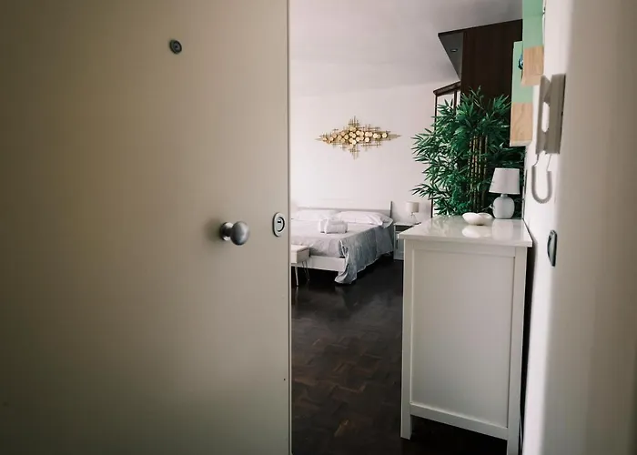 90 Upmurat Top Floor - City Center & Seaview *