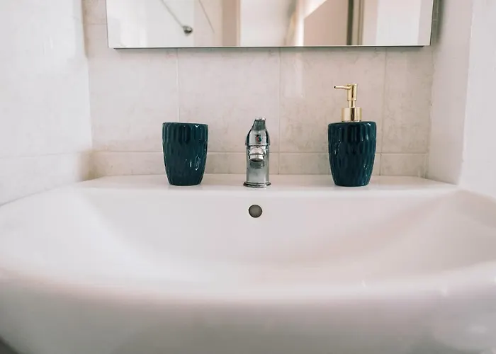 90 Upmurat Top Floor - City Center & Seaview *