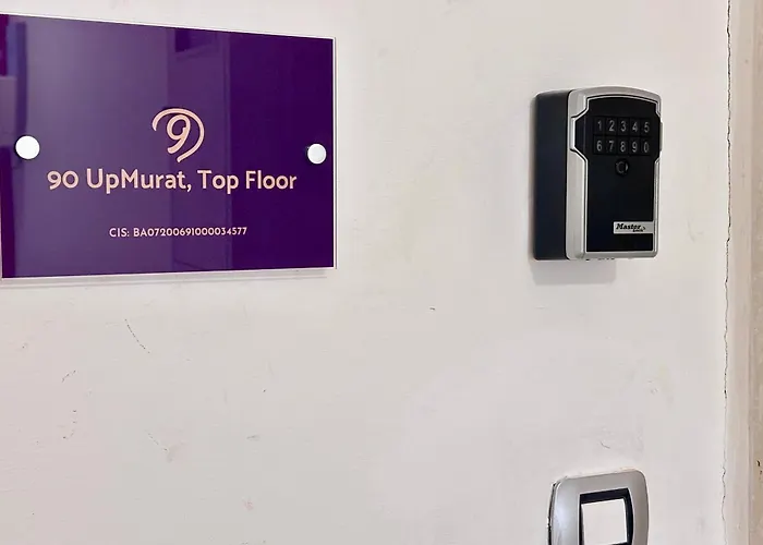 90 Upmurat Top Floor - City Center & Seaview *